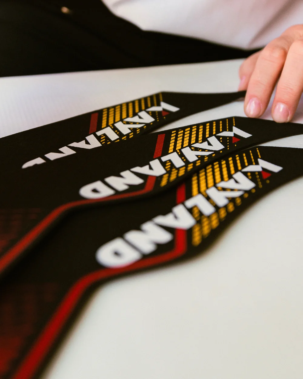 Autocolante serigrafiate Knyland verificate manual - Antel Print