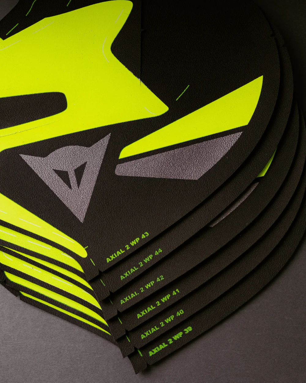 Piese serigrafiate Dainese Axial 2 WP, negru cu galben-neon, mărimi diferite - Antel Print