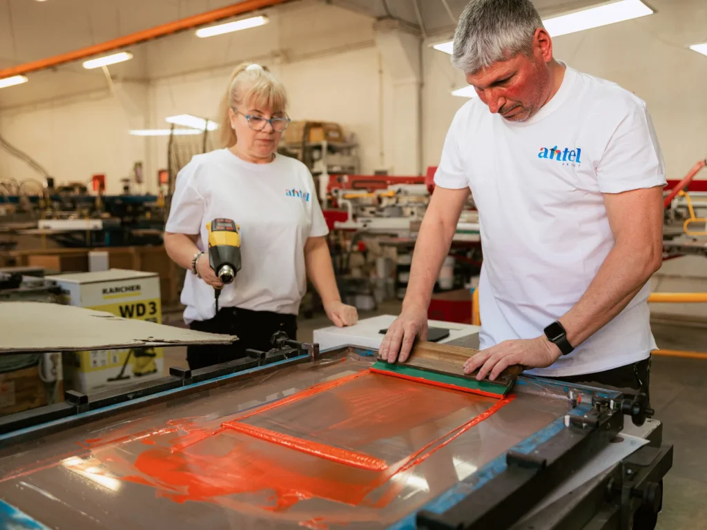 Proces de serigrafiere pentru materiale textile - Antel Print
