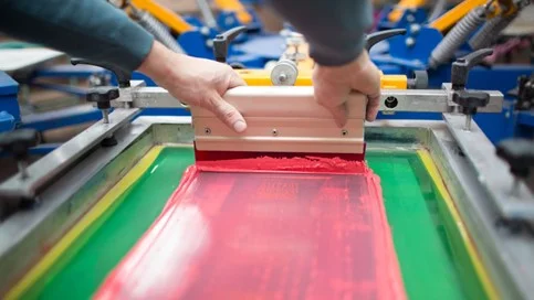 Rolul culorilor în imaginea de brand și cum poate Tipografia să le evidențieze