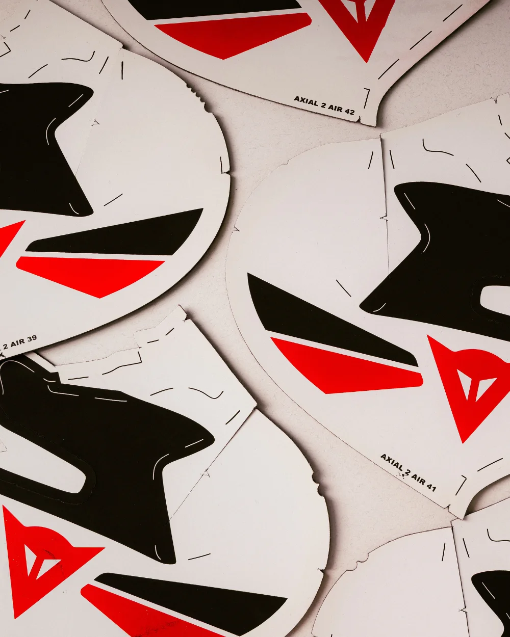 Șabloane serigrafie Dainese Axial 2 Air, fond alb cu negru și roșu - Antel Print