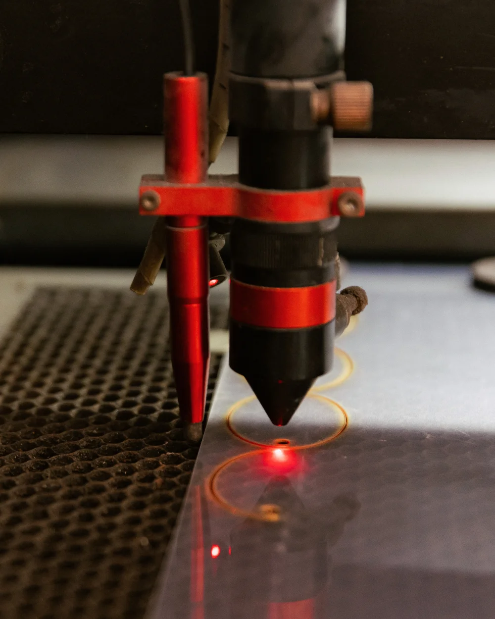 Personalizare cu laser gravare acril material rigid Antel Print