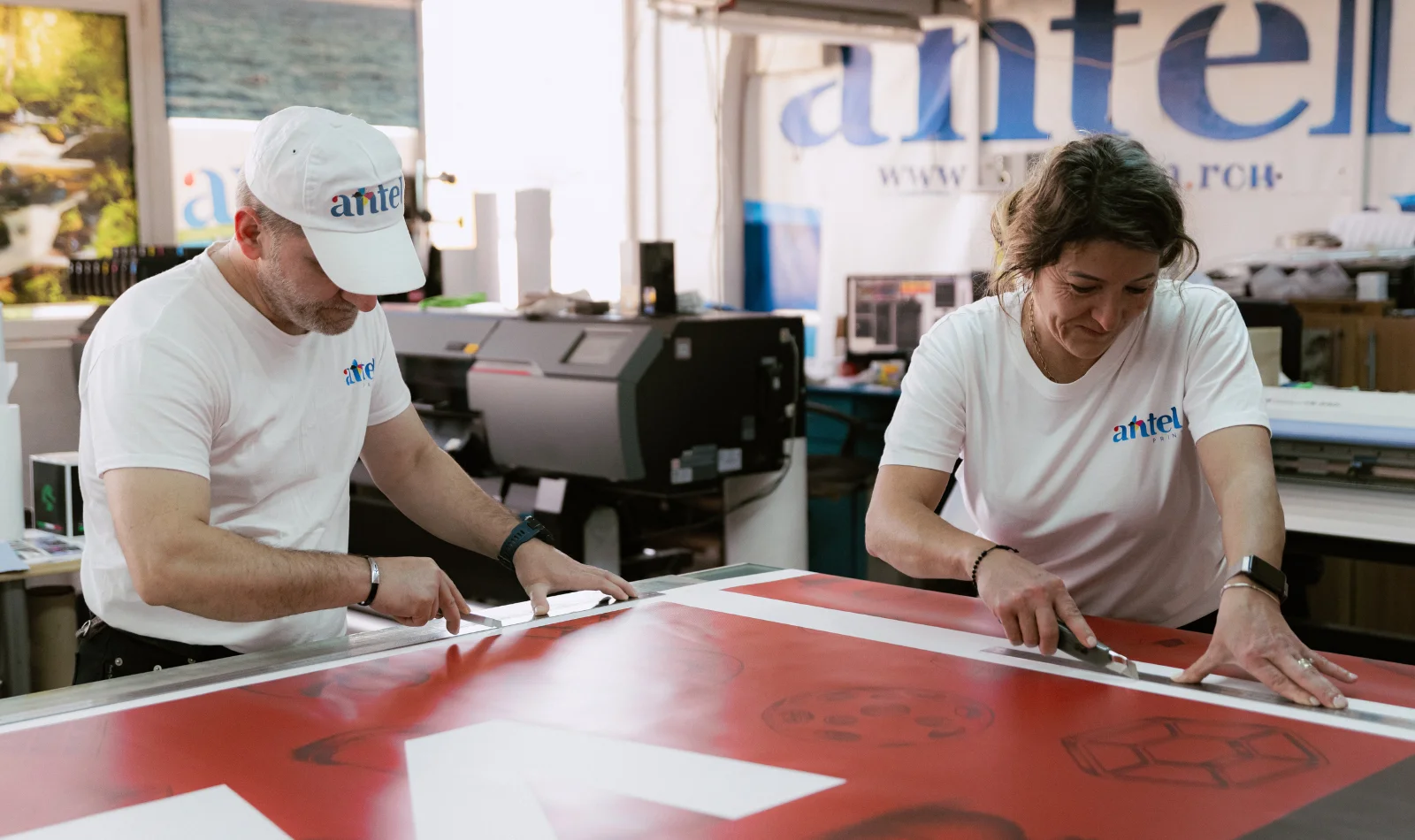 Echipă Antel Print tăiere finisare banner publicitar mare